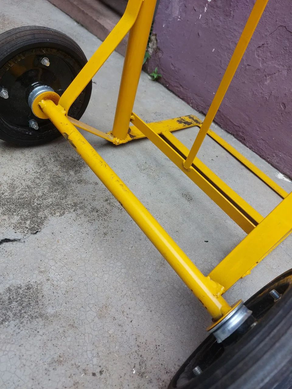 Carrinho de mão de ferro amarelo - Foto 4