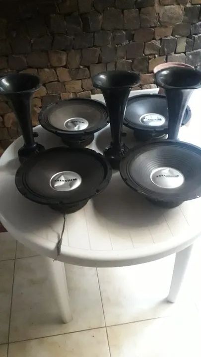 03 cornetas un. 75,00 e 04 alto-falantes de 12 polegadas un. 139,00.