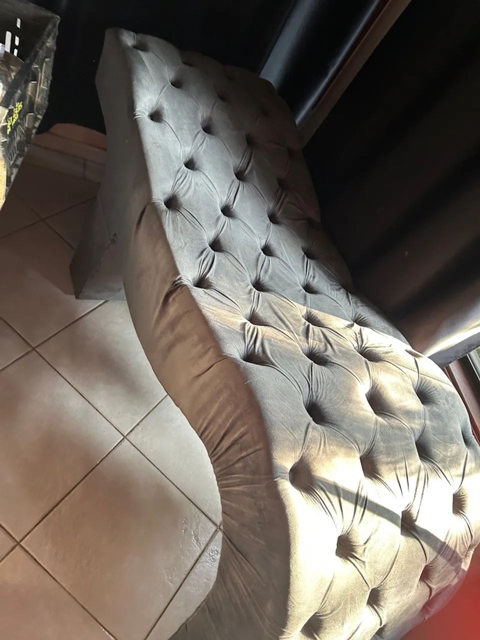Chaise Longue de Veludo Cinza