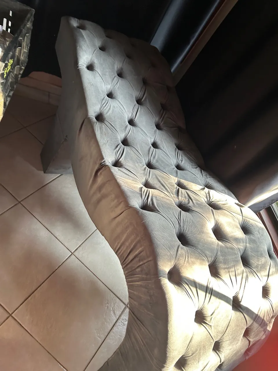 Chaise Longue de Veludo Cinza
