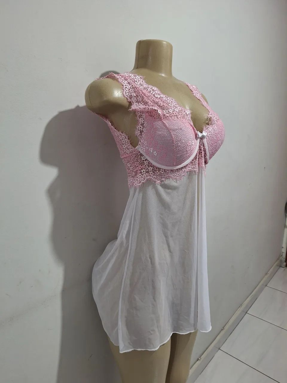 Camisola sensual com detalhes em renda rosa - Foto 3