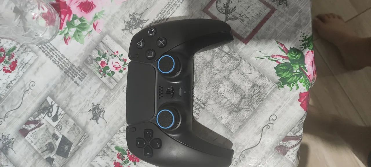 Ps5 com leitor jogos e 2 controles - Foto 4