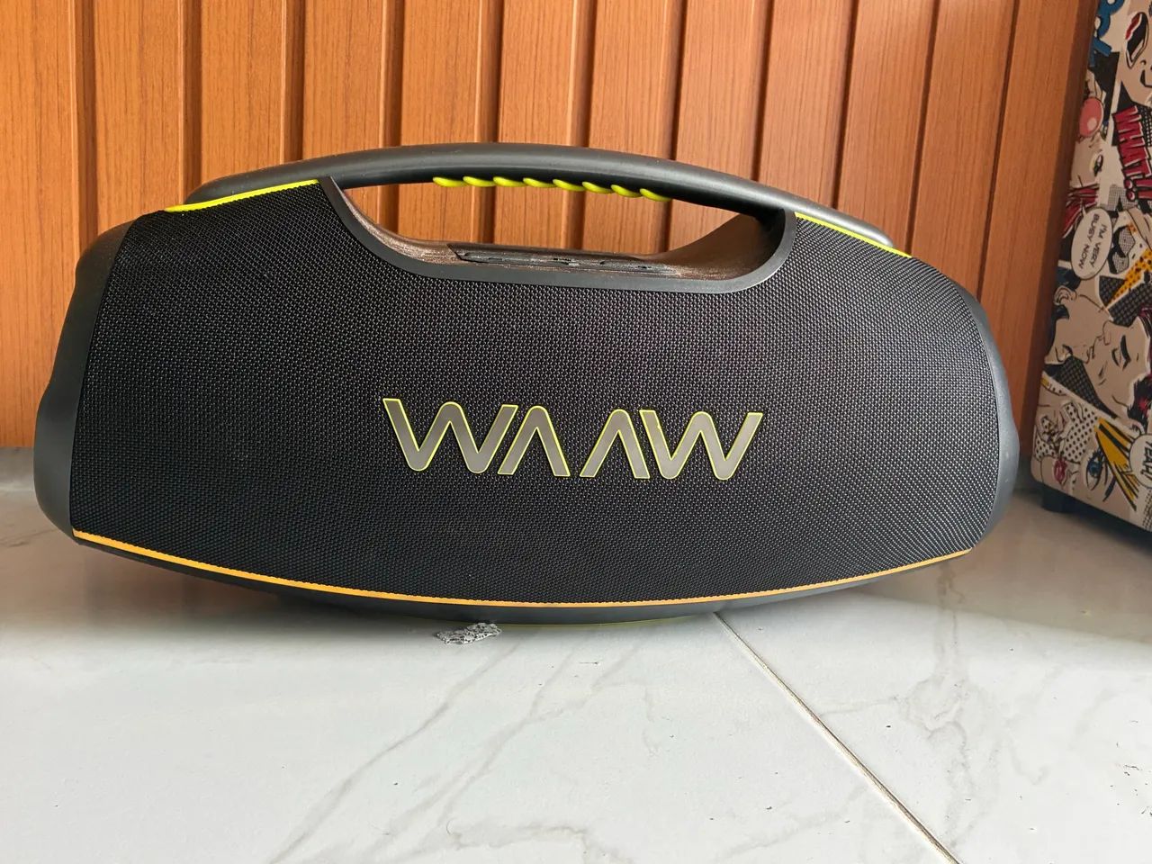 caixa de som WAAW Hyperboom