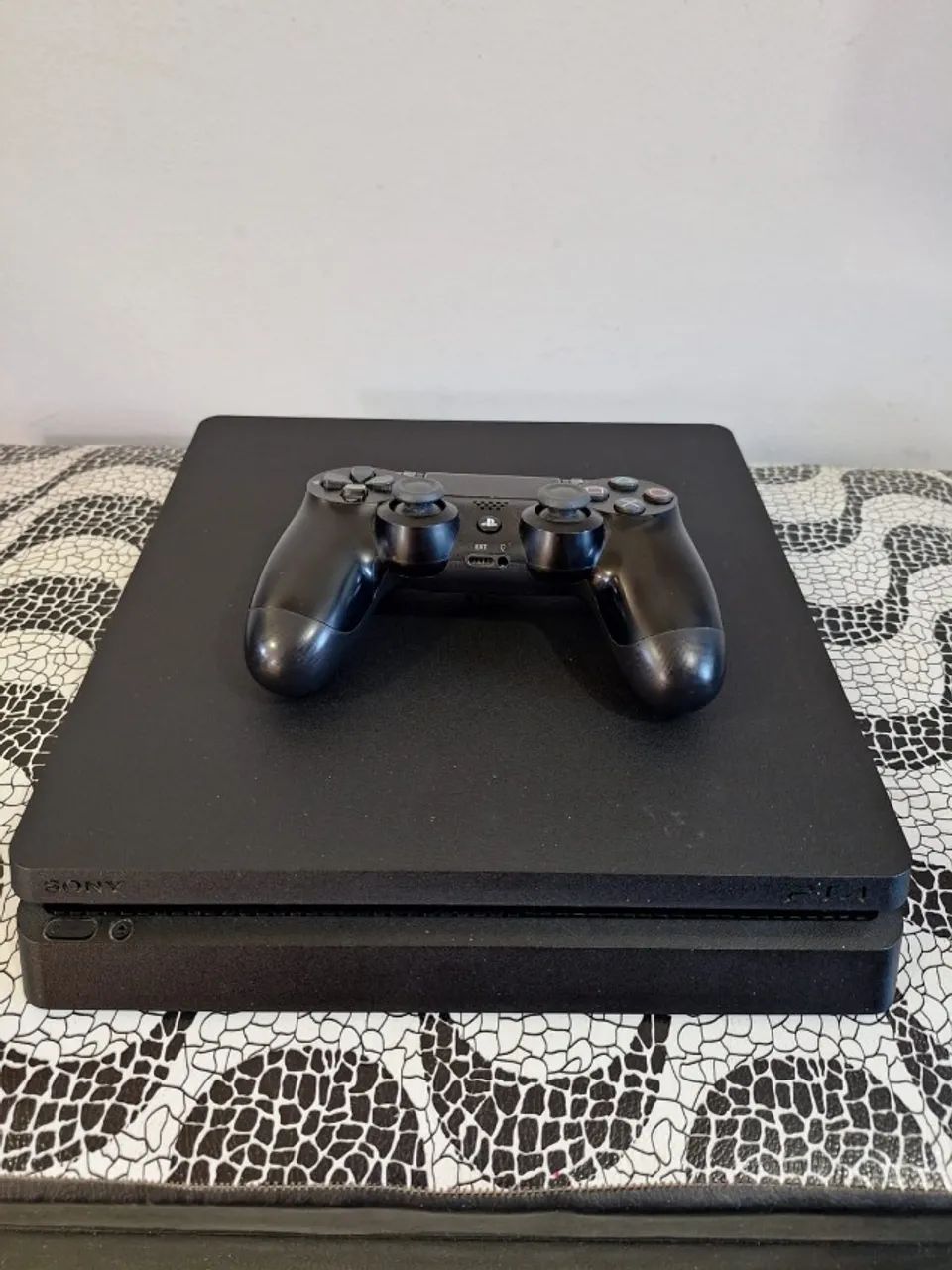 Playstation 4 Slim 1TB - 02 Controles - 06 Jogos TOP - Excelente - Foto 3