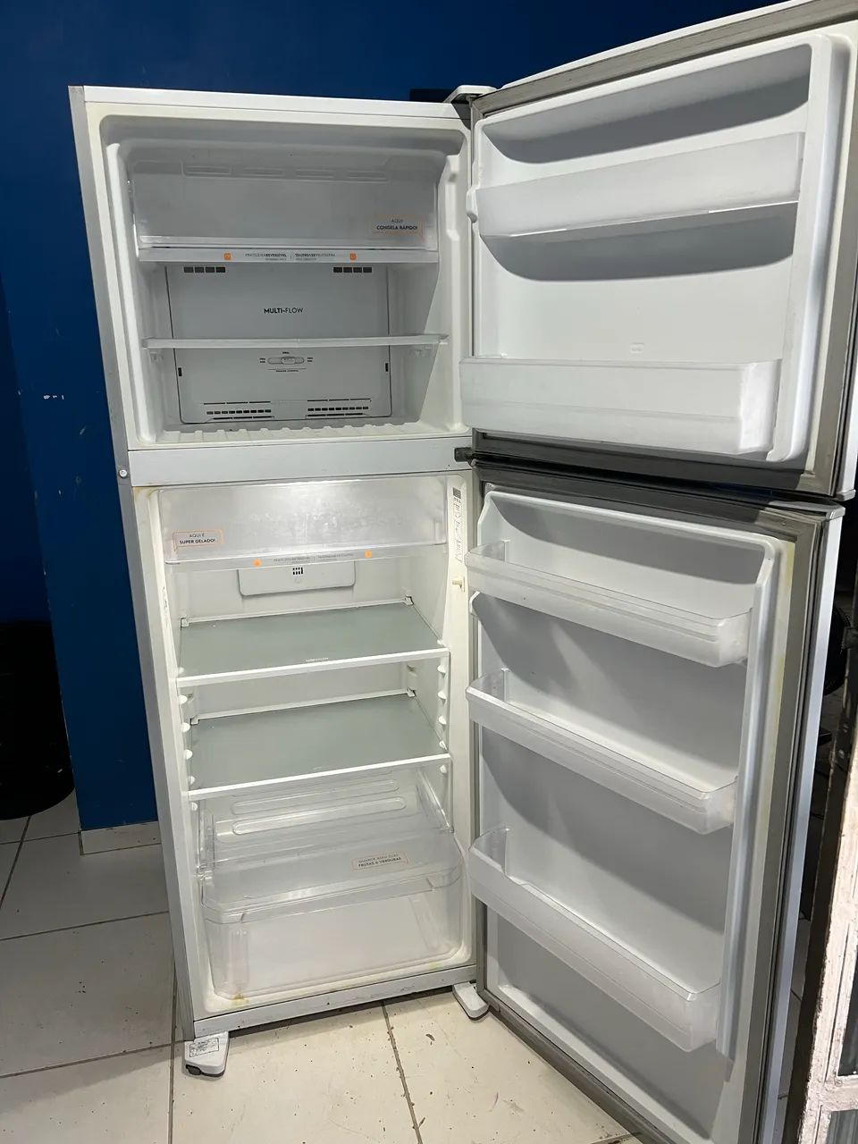 Vendo geladeira funcionando perfeitamente está envelopada  - Foto 4