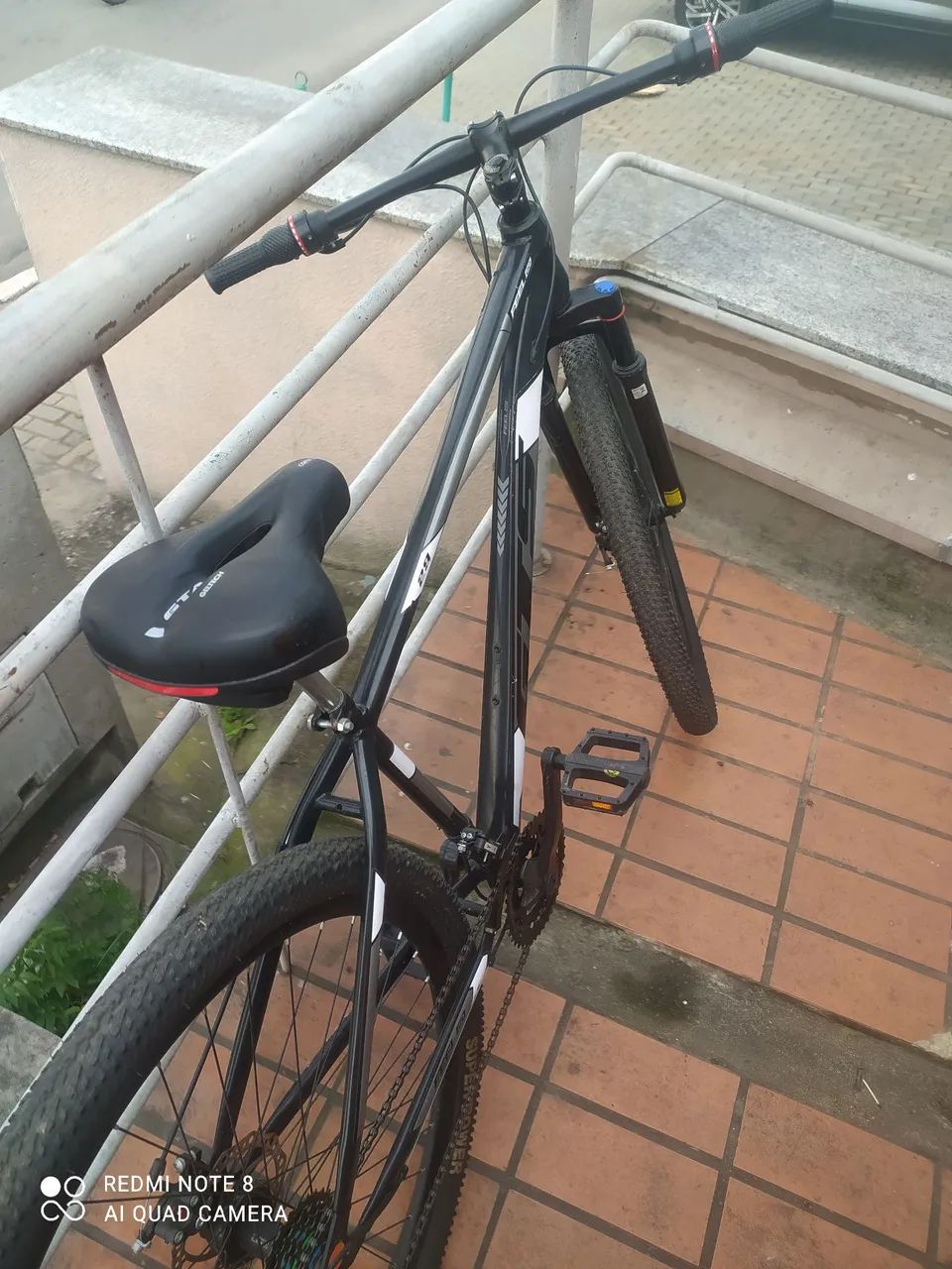  Vendo bicicleta aro 29 pouco tempo de uso  - Foto 3