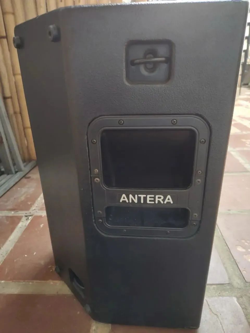 Caixa Ativa 12" TS500 Antera 