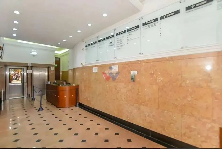 Sala Comercial no Centro de Curitiba com Copa e BWC Rua XV de Novembro
