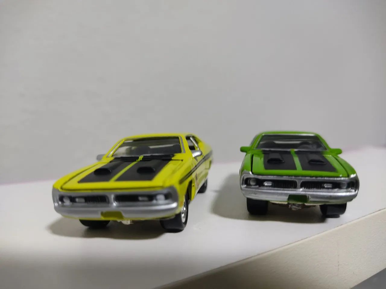 LOTE COM DUAS MINIATURAS DODGE DEMON - Hobbies e coleções - Centro