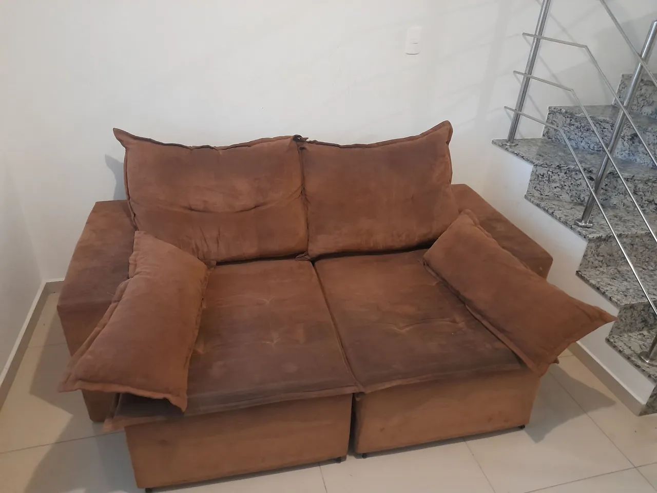 Sofá 3 lugares retrátil e estante - Foto 4