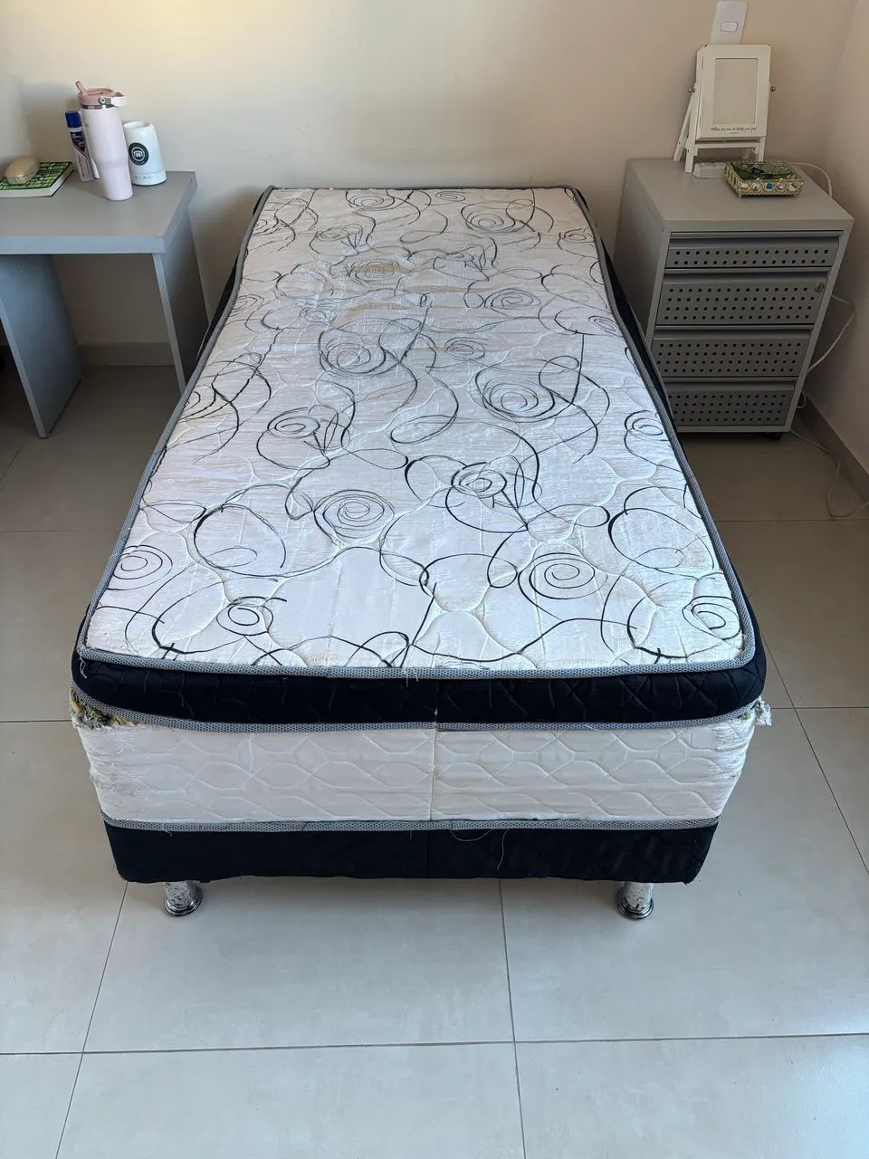 Vendo cama box de solteiro conjugada 