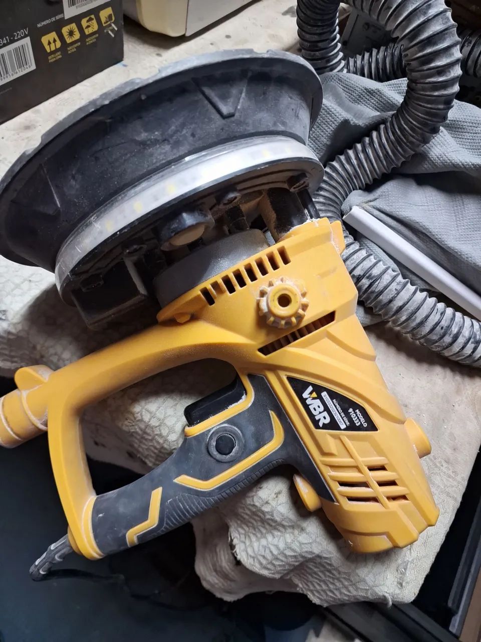 lixadeira de parede  vbr .2500 rpm .5500 w .usada 2 vezes  somente .semi nova 