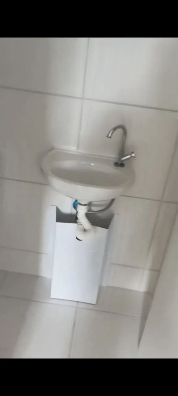 Bathroom sink + faucet