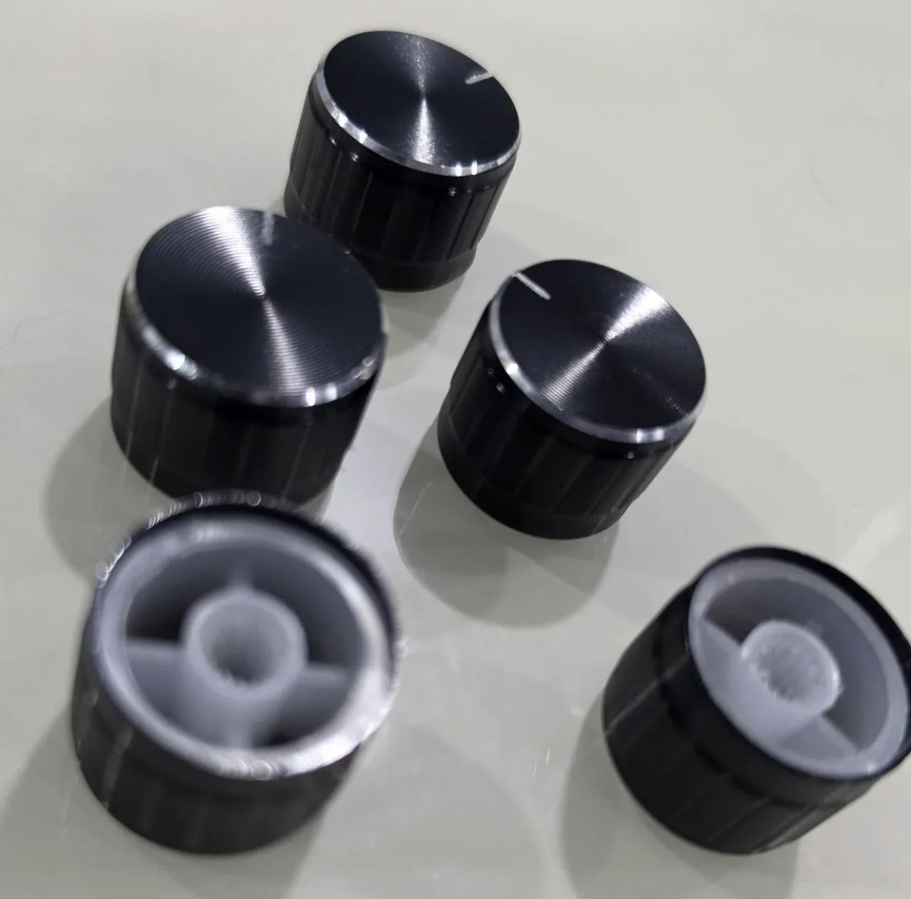 Kit 5 Knobs novos Preto com detalhes cromados. - Foto 2