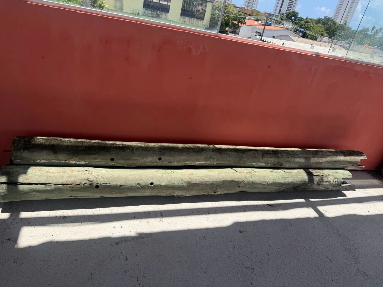 Vende-se toras de madeira 