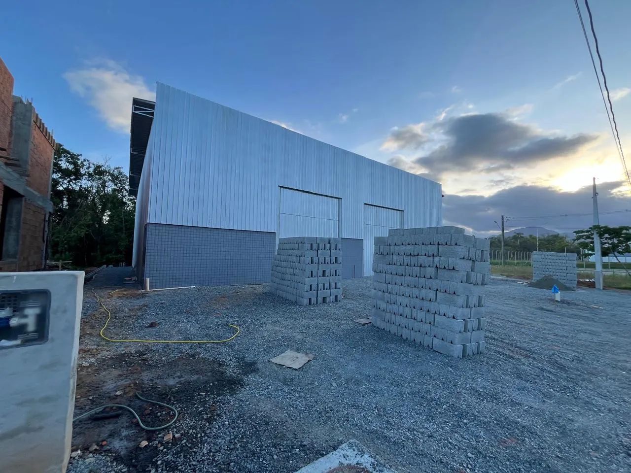 Alugo GALPÃO 360m2 integral ou parcial 180m2 - Foto 4