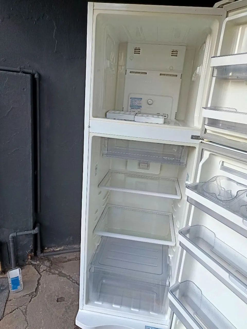 Vende Geladeira Eletrolux Frost Free duplex  382 litros  - Foto 4