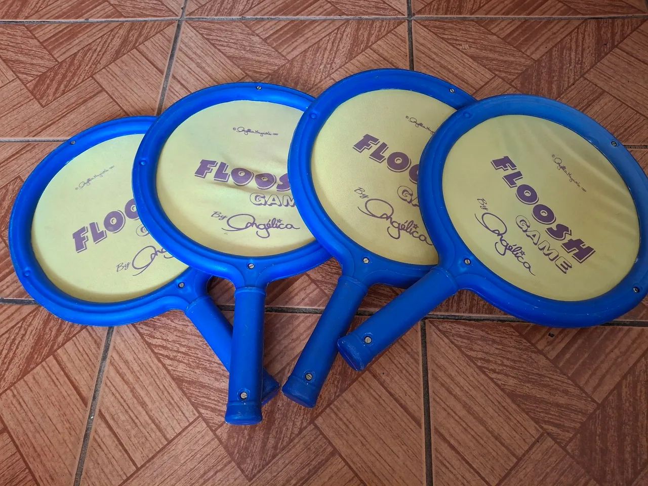 Brinquedo antigo (raquete)