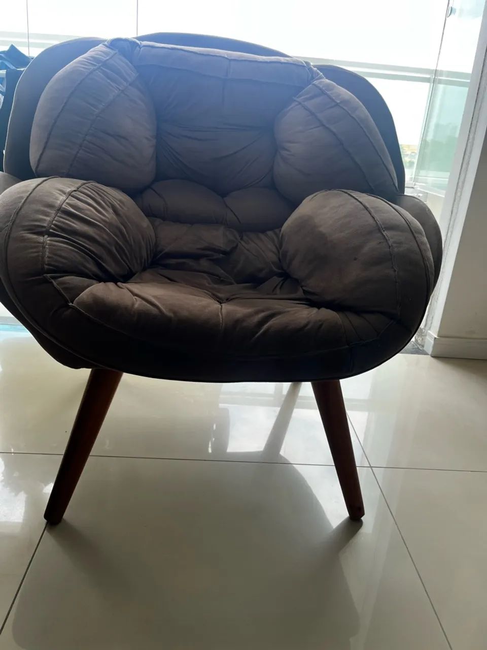 Poltrona cadeira bem confortável  - Foto 2