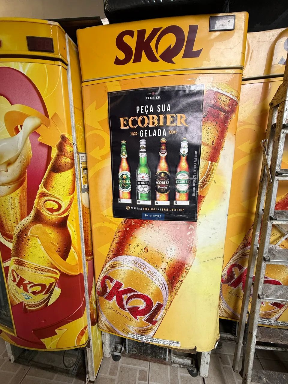 Expositores e caixas de cervejas completa .  - Foto 2