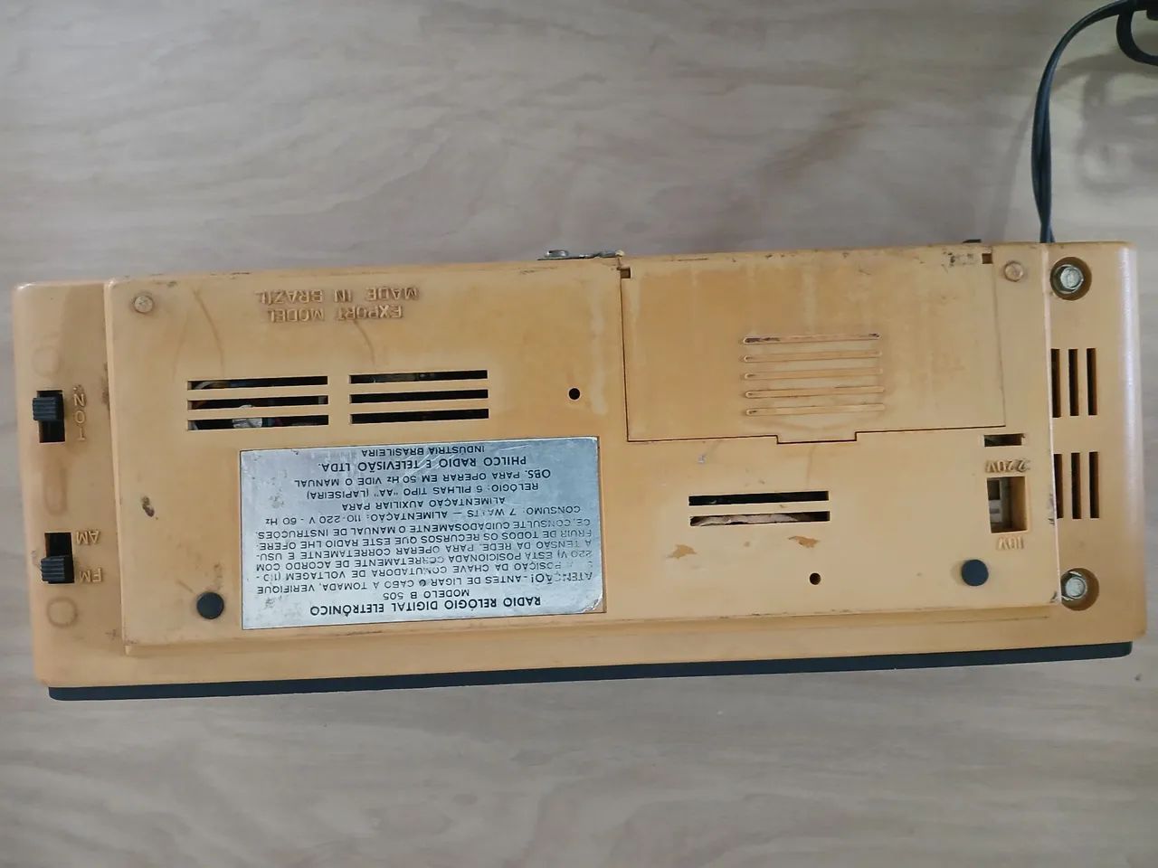 Rádio relógio Ford com defeito - Foto 4