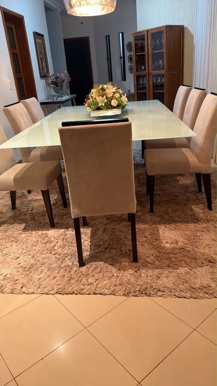 Mesa de jantar com cadeiras e aparador - Foto 4