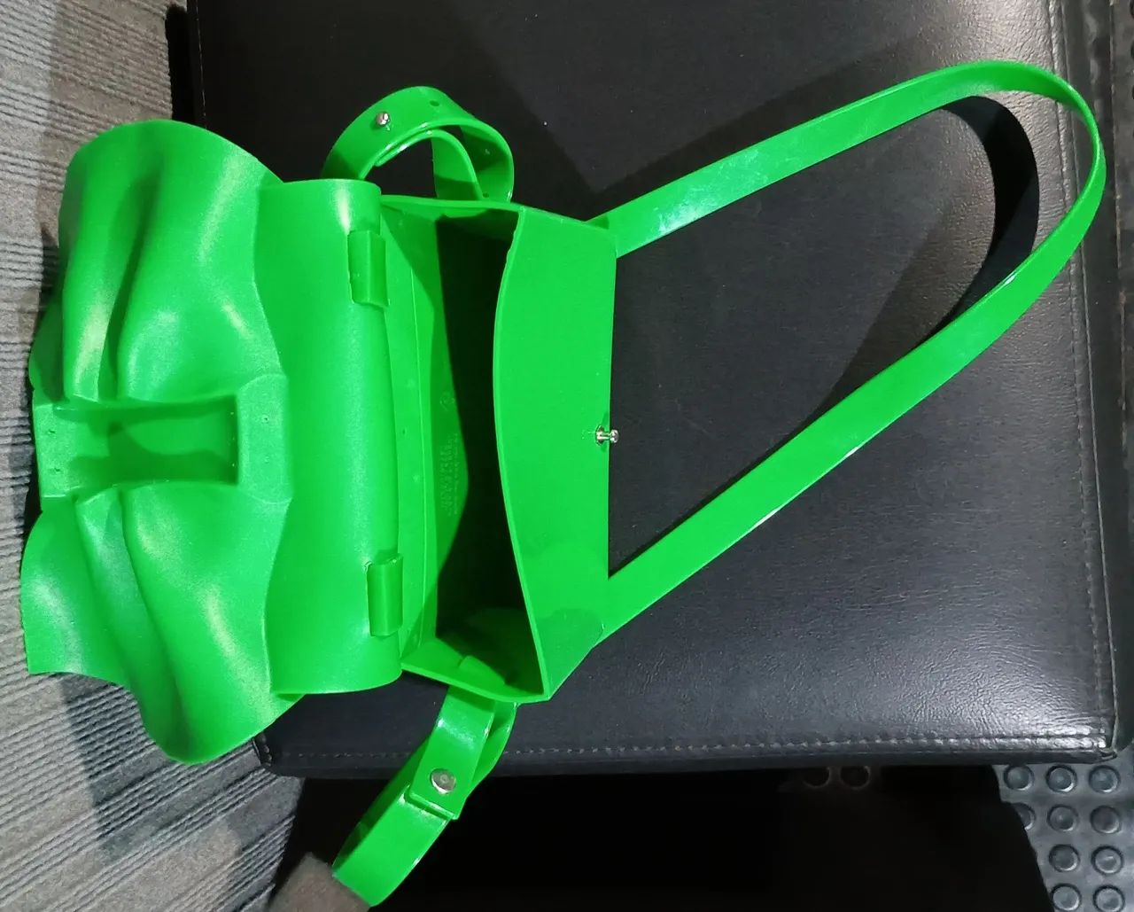 Bolsa Melissa em formato de laço cheiro de chiclete - Foto 5