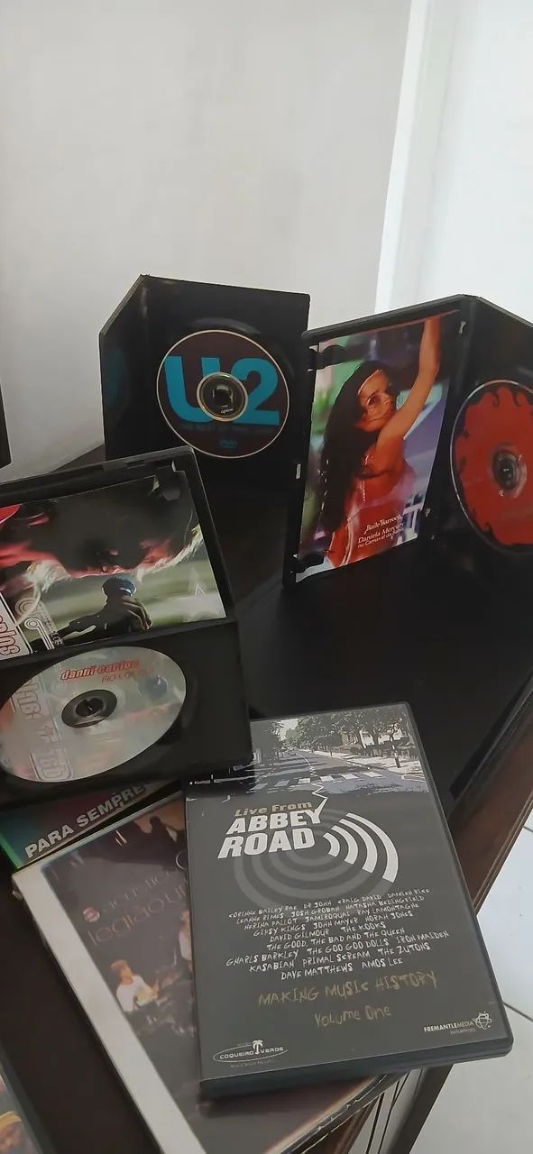 DVDs e CDs perfeitos quase novos