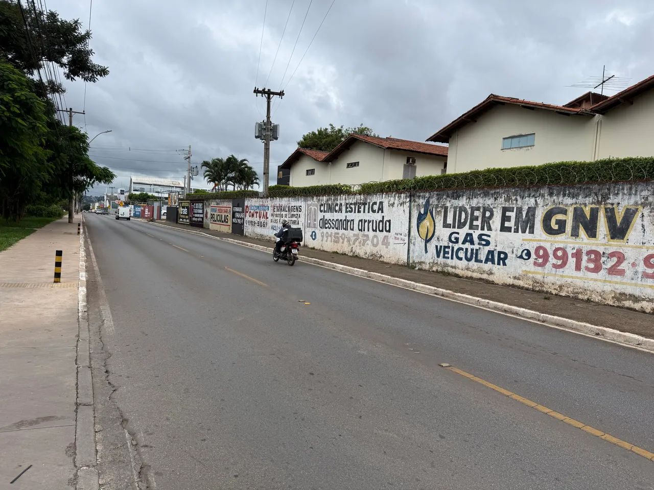 LOTE COMERCIAL DE ESQUINA VAZADO COM CASA 2 QUARTOS DUAS KITNET E UMA LOJA 