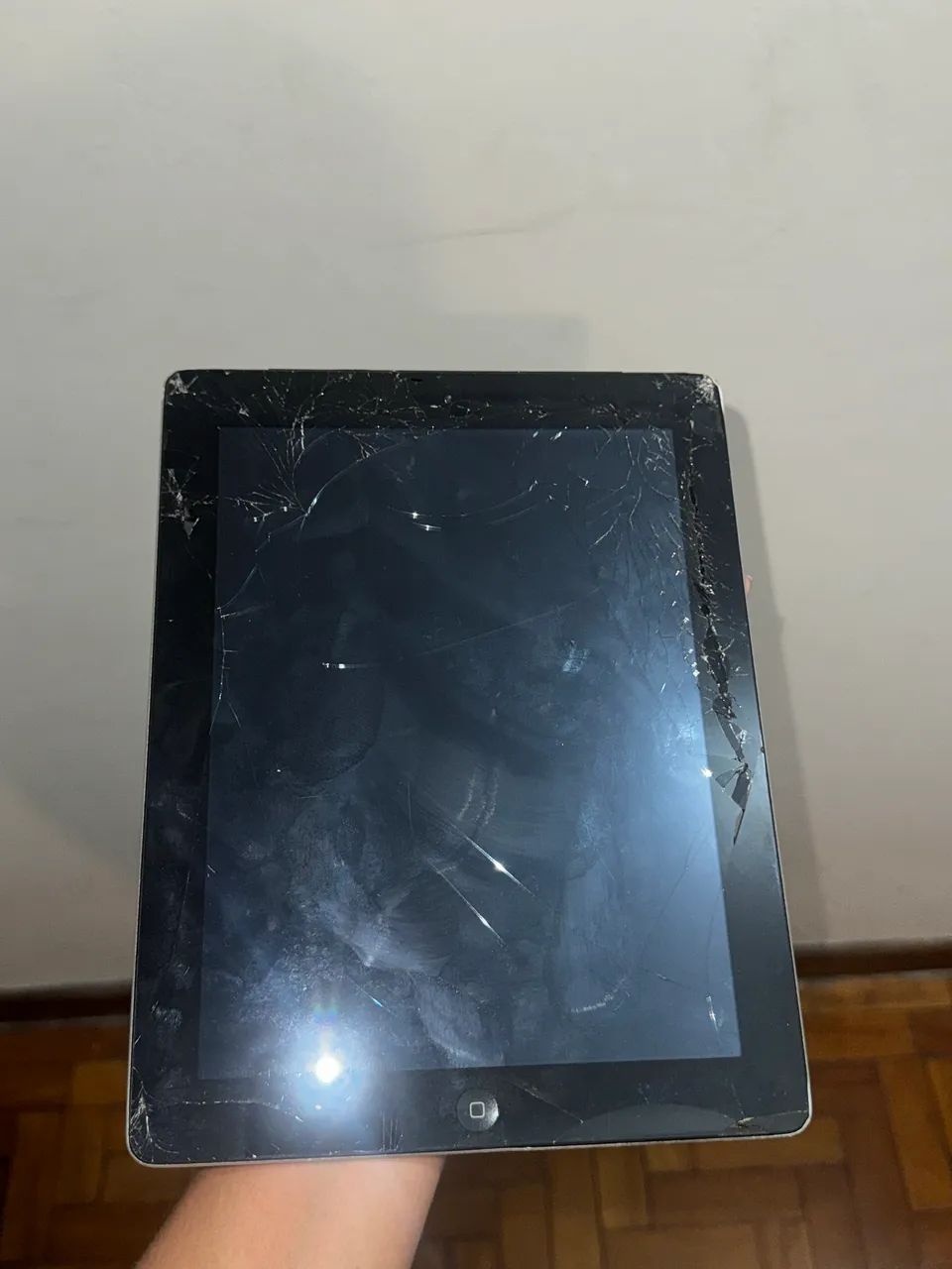 iPad (modelo antigo, 16GB) - TELA QUEBRADA