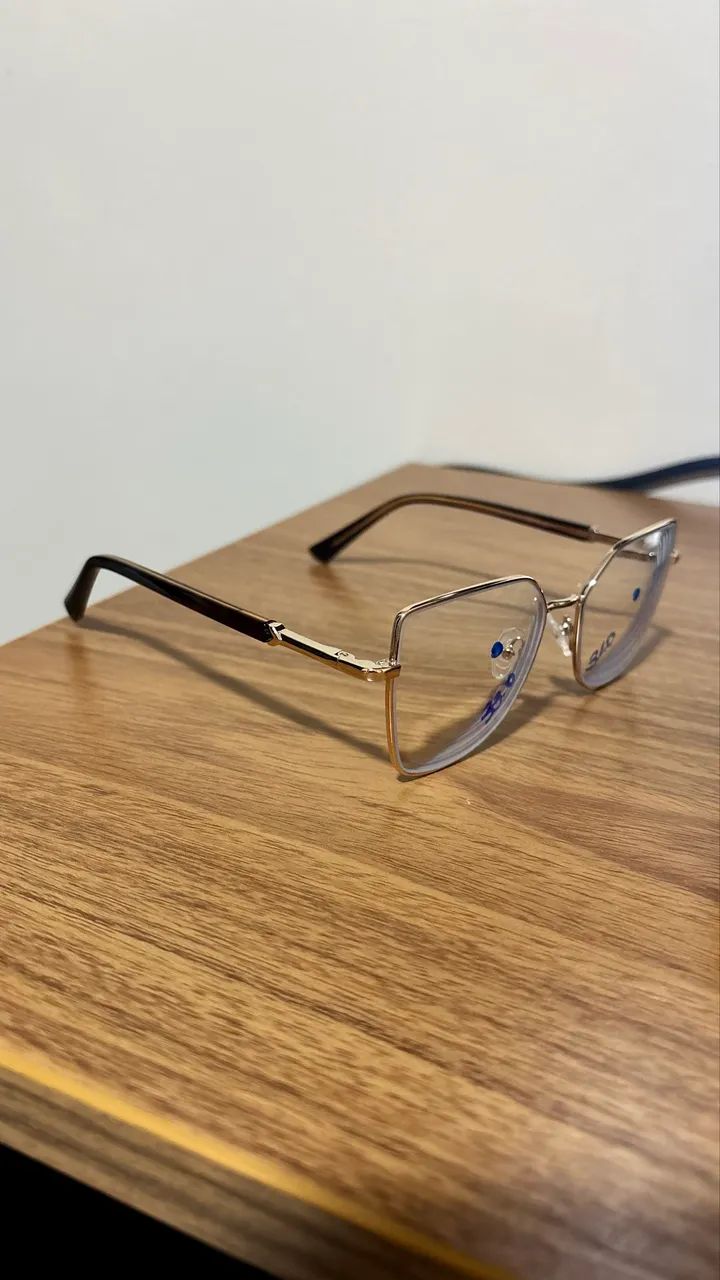 ARMAÇÃO DE GRAU CLIP-ON COM 2 LENTES - NUNCA USADA - Foto 3
