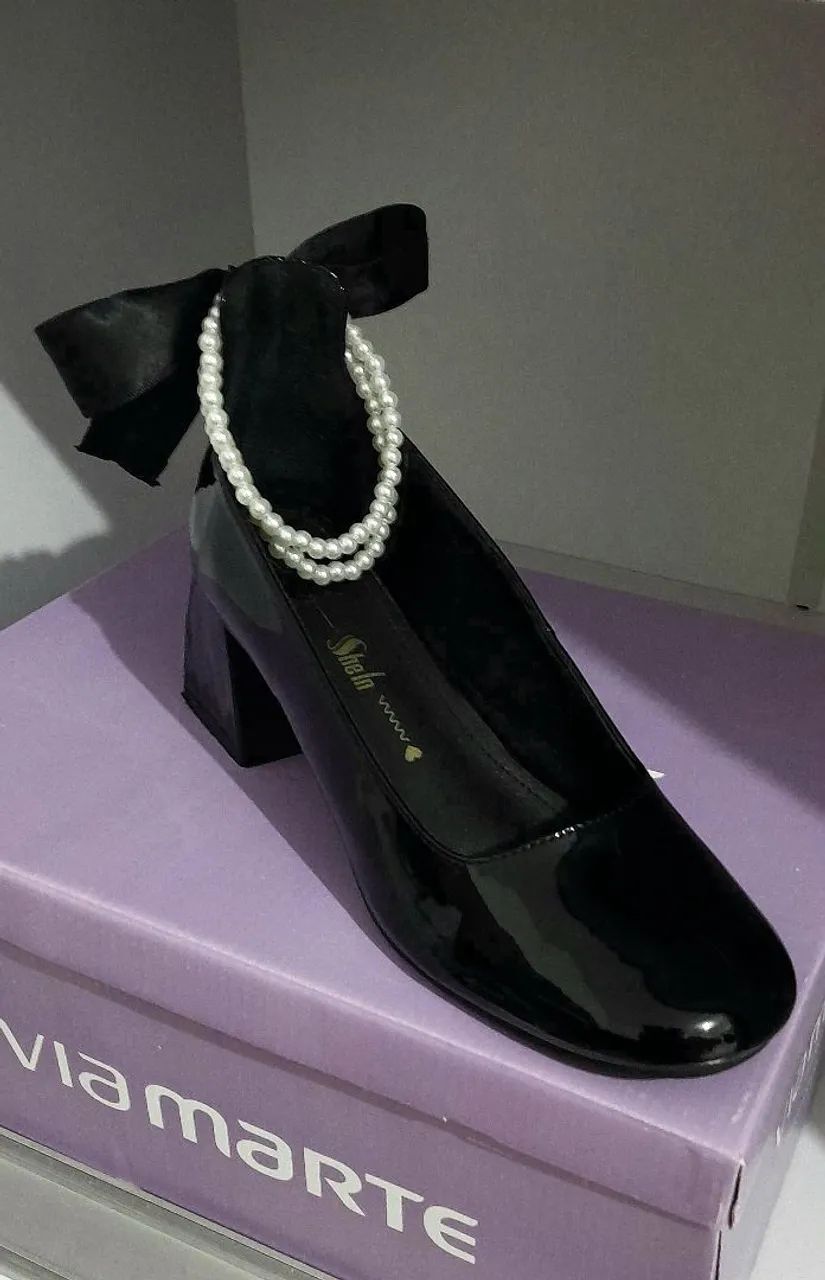 Vendo Sapato Feminino com Laços e Pérolas