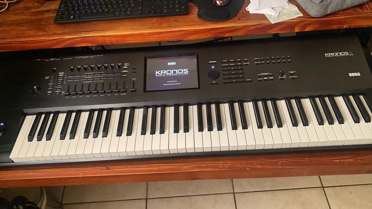 Vendo Korg kronos x 73 teclas  - Foto 5