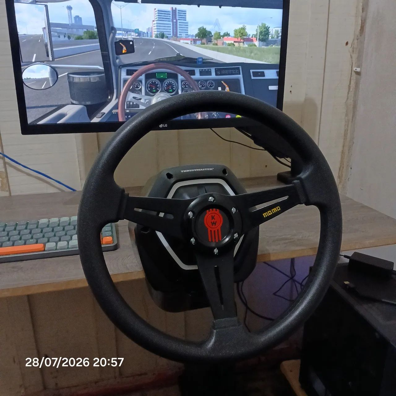 Volante Thrustmaster T128 com aro momo 350mm - Foto 3