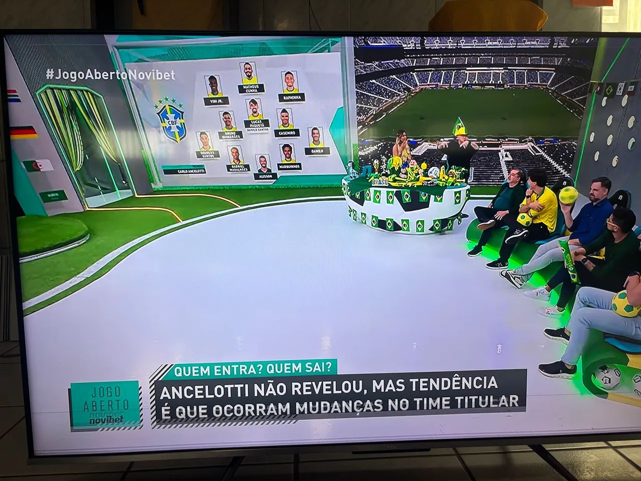 TV TCL 55 polegadas com listras  - Foto 2