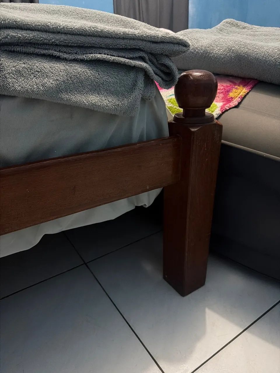 Cama de madeira com colchão  - Foto 3