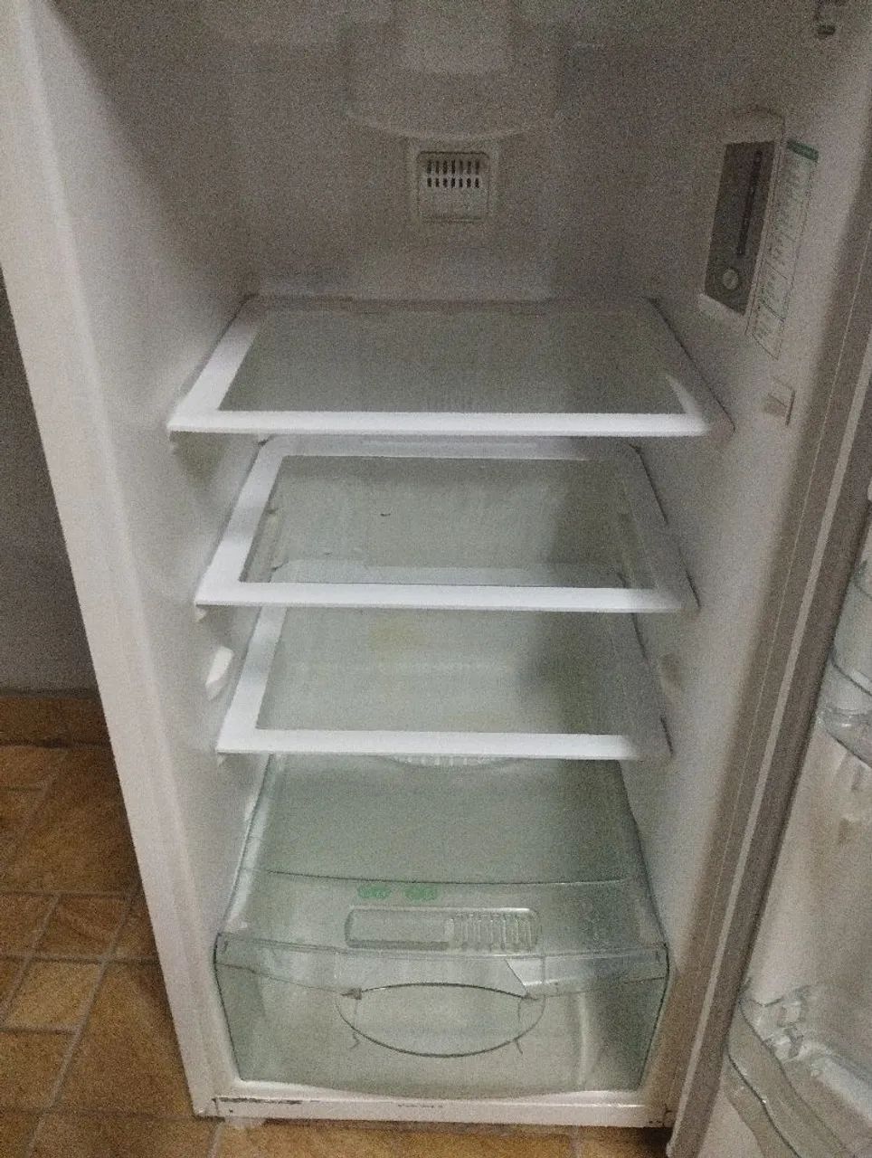 Vendo geladeira semi nova  - Foto 5