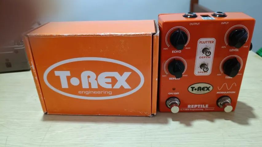 Pedal T-rex Reptile  Delay Modulation Tape Echo Simulator 