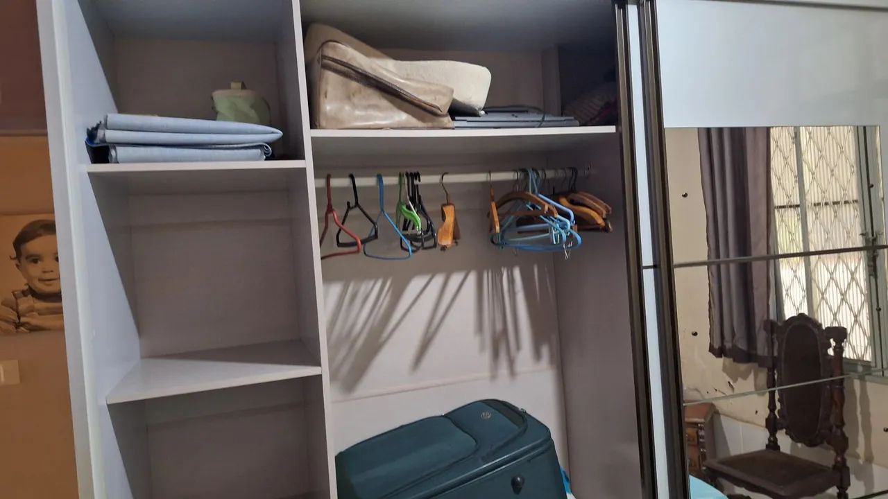 Excelente guarda-roupa e bem espaçoso - Foto 3