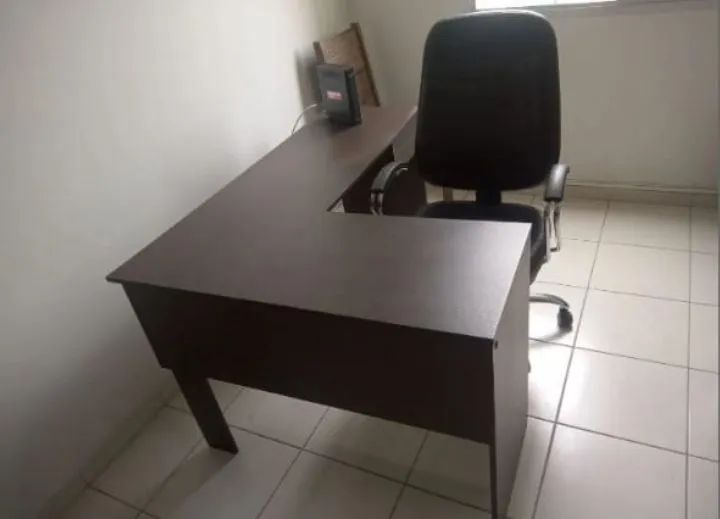 Vende - se, escrivaninha e cadeira! 