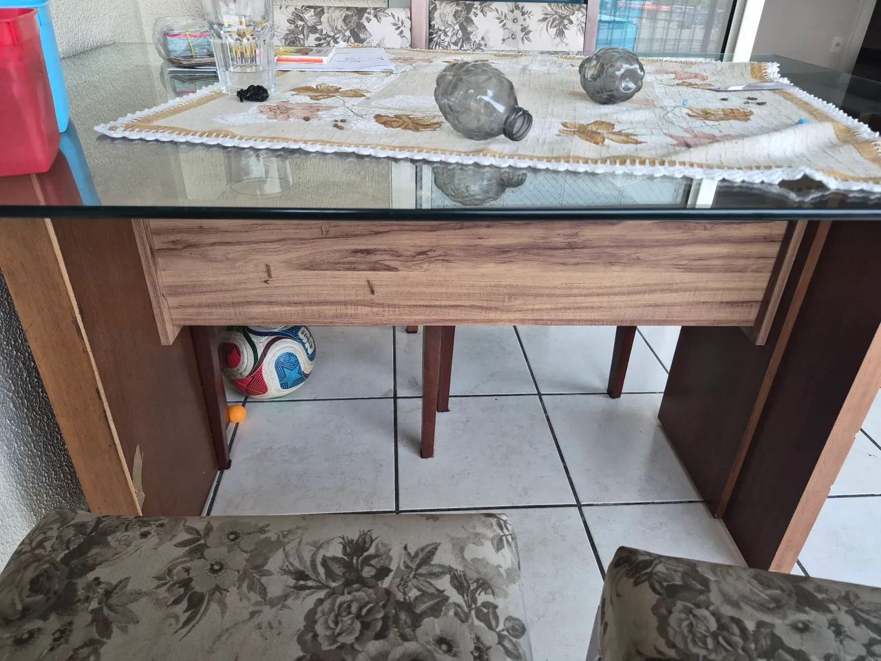 Mesa de vidro com 4 cadeiras - Foto 3