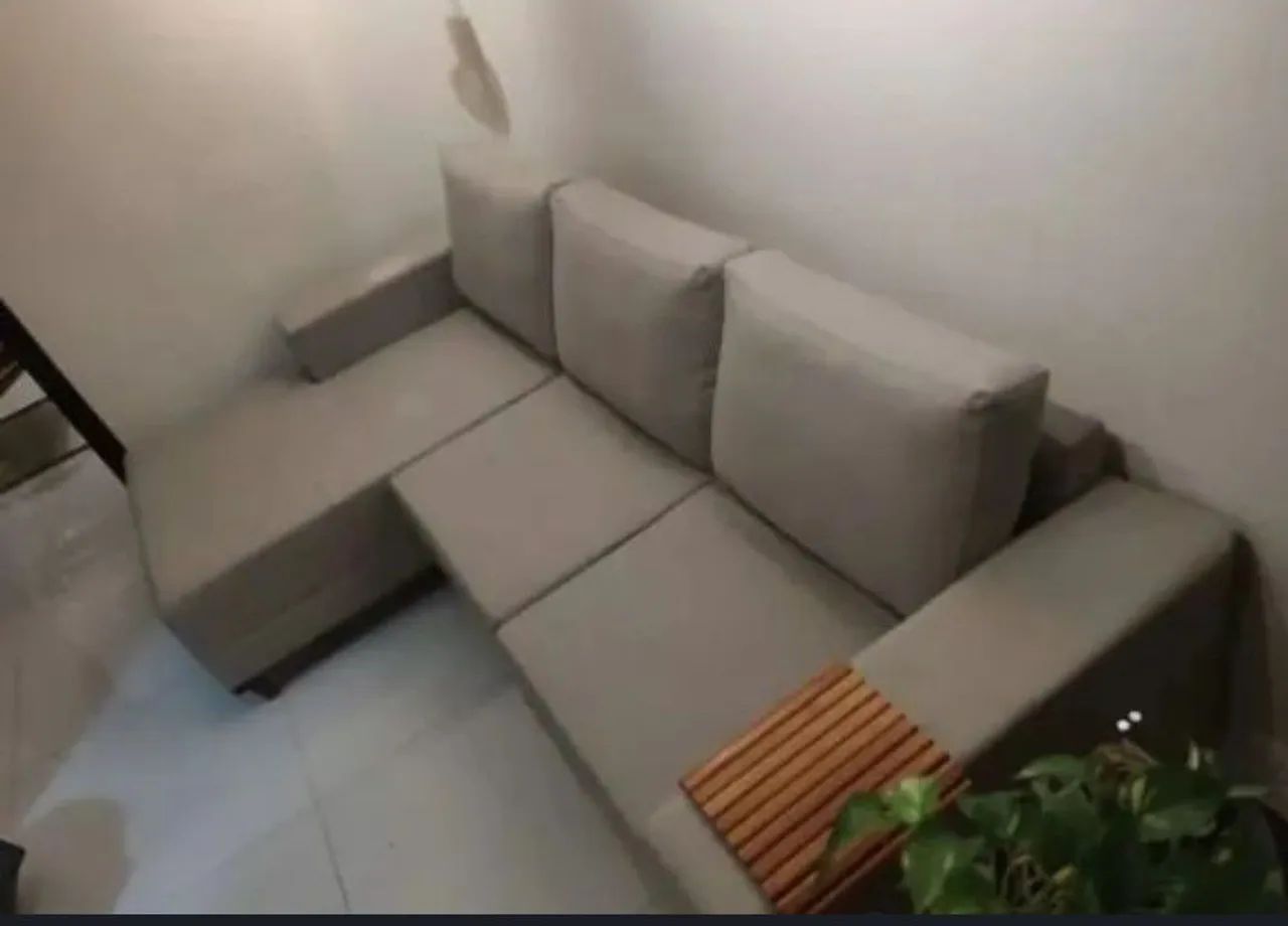 Lindo sofá de 3 lugares com chaise lateral65704309132417123
