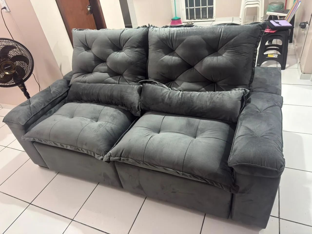 Sofá. Disponível. Frete grátis.  - Foto 2