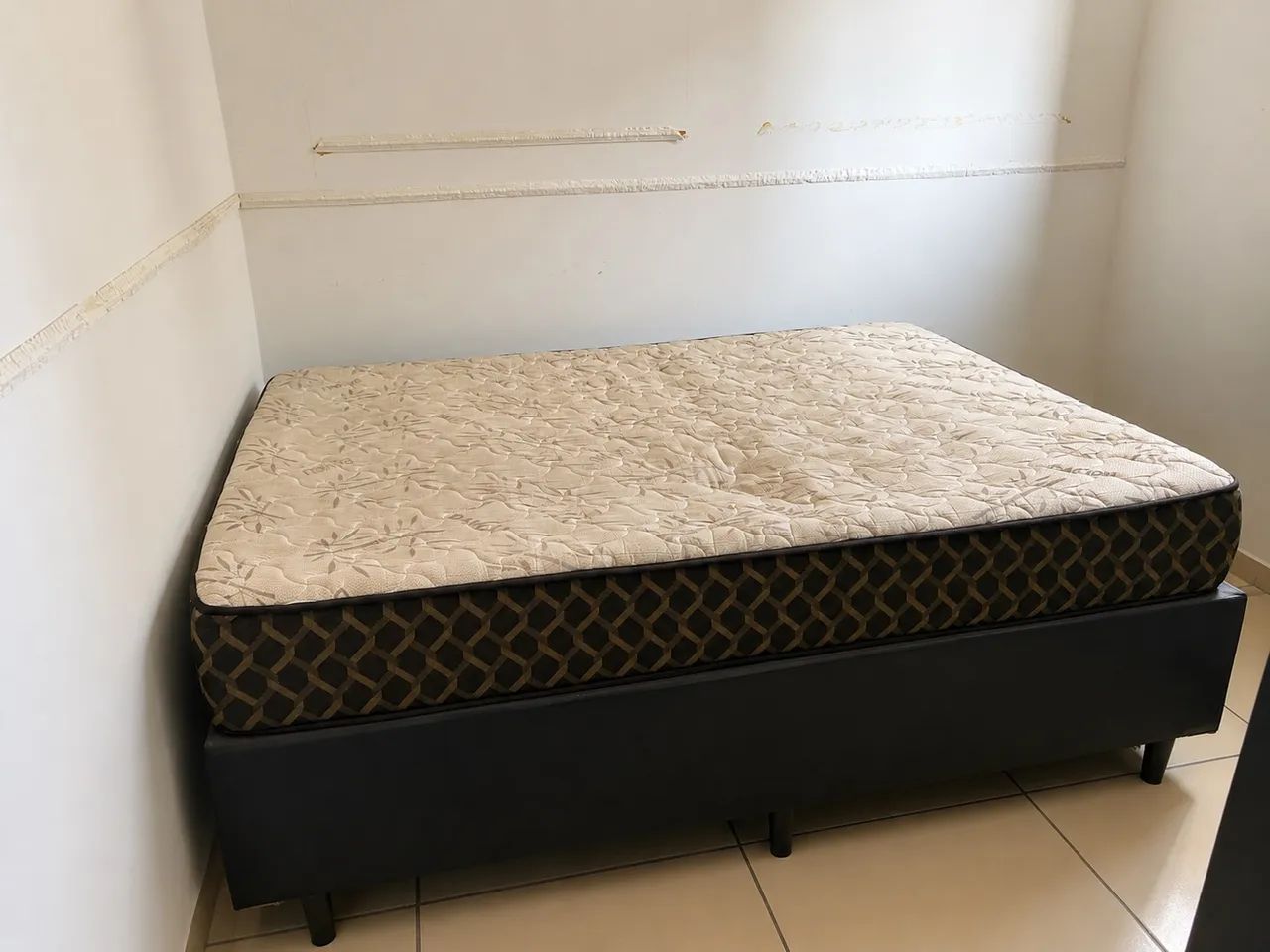 Vendo cama completa, base + colchão