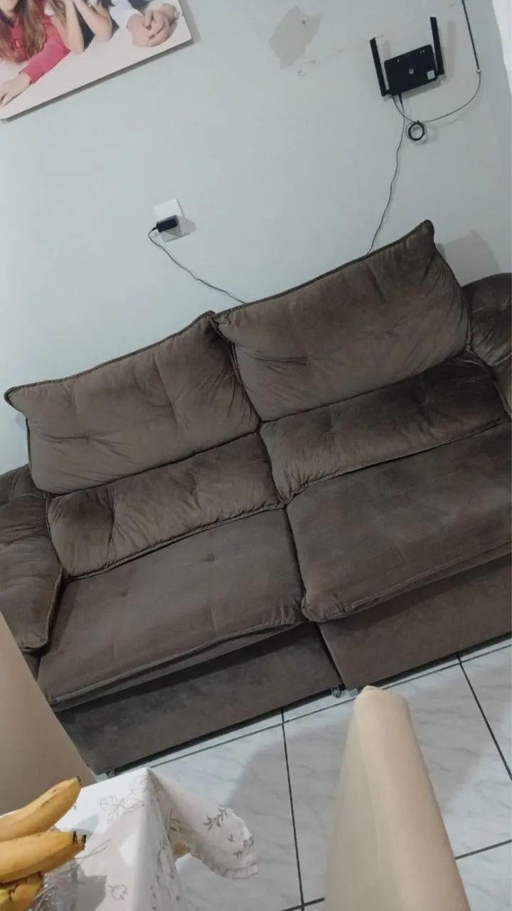Sofá marrom dois lugares seminovo 