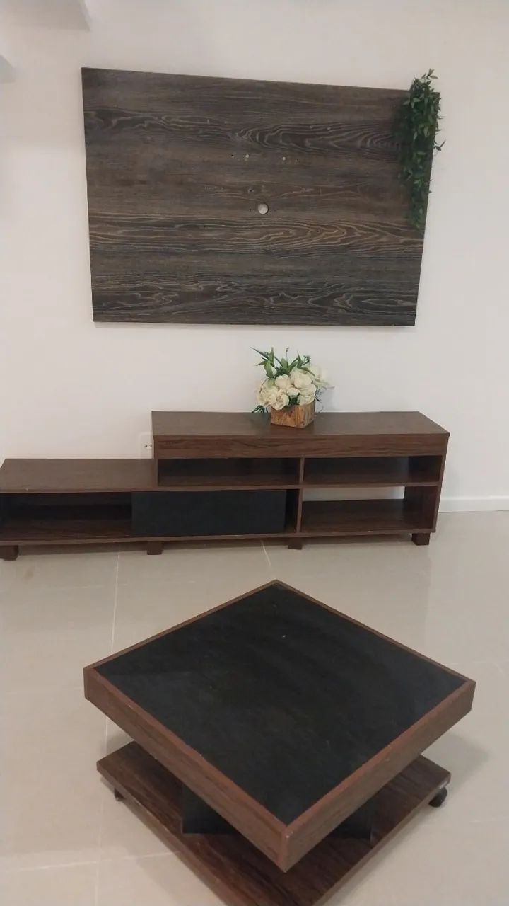 Vendo conjunto para sala de estar. Rack painel e mesinha de centro - Foto 2