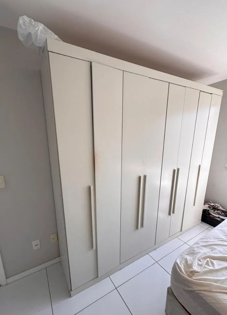 Guarda roupa oito portas