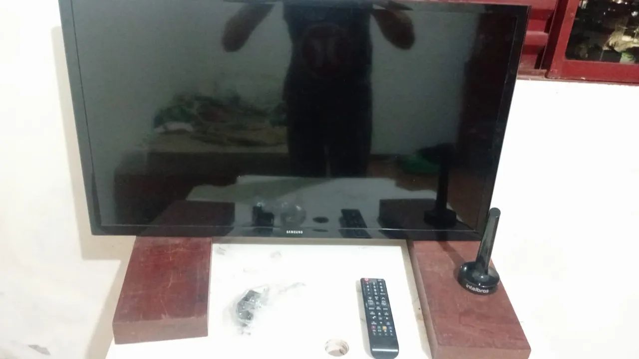 TV Samsung 32 polegadas + controle e suporte - Foto 2