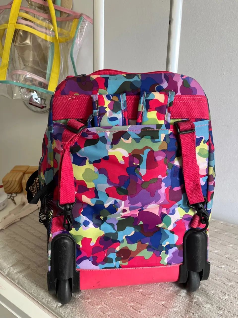 Mochila de rodinha kipling colorida - Foto 3