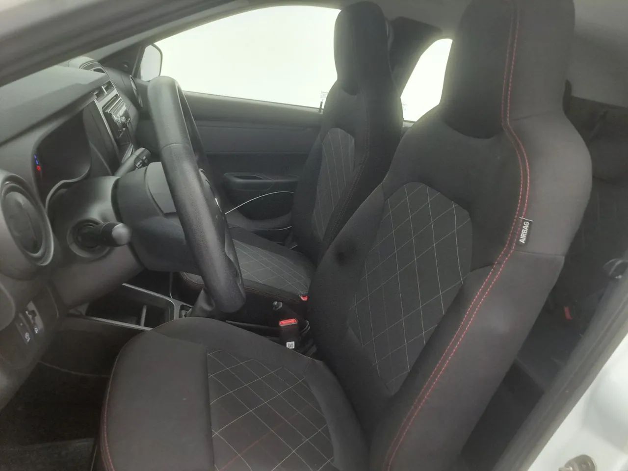 Renault Kwid 1.0 Zen, foto 16 de 18